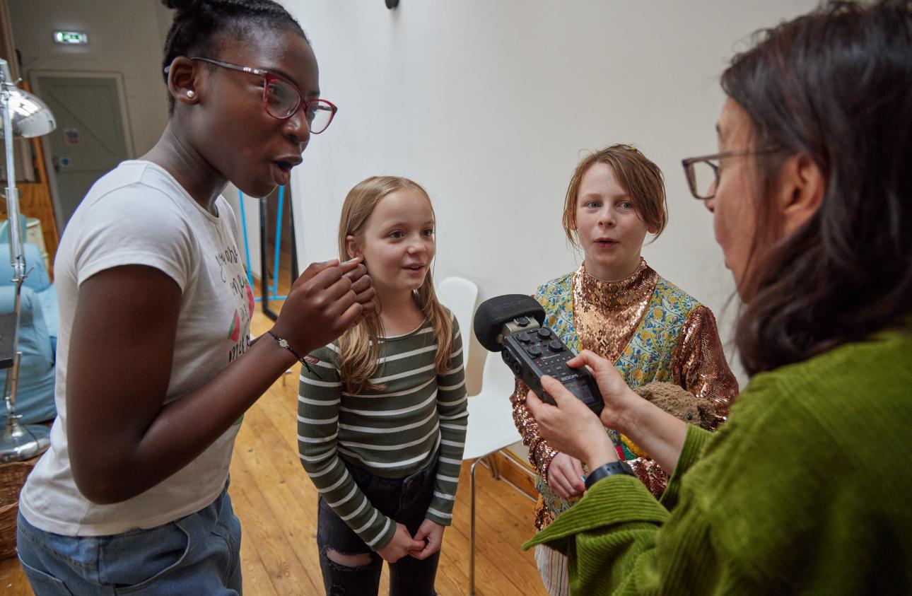 Storyteller Pyn is interviewing young people about their stories